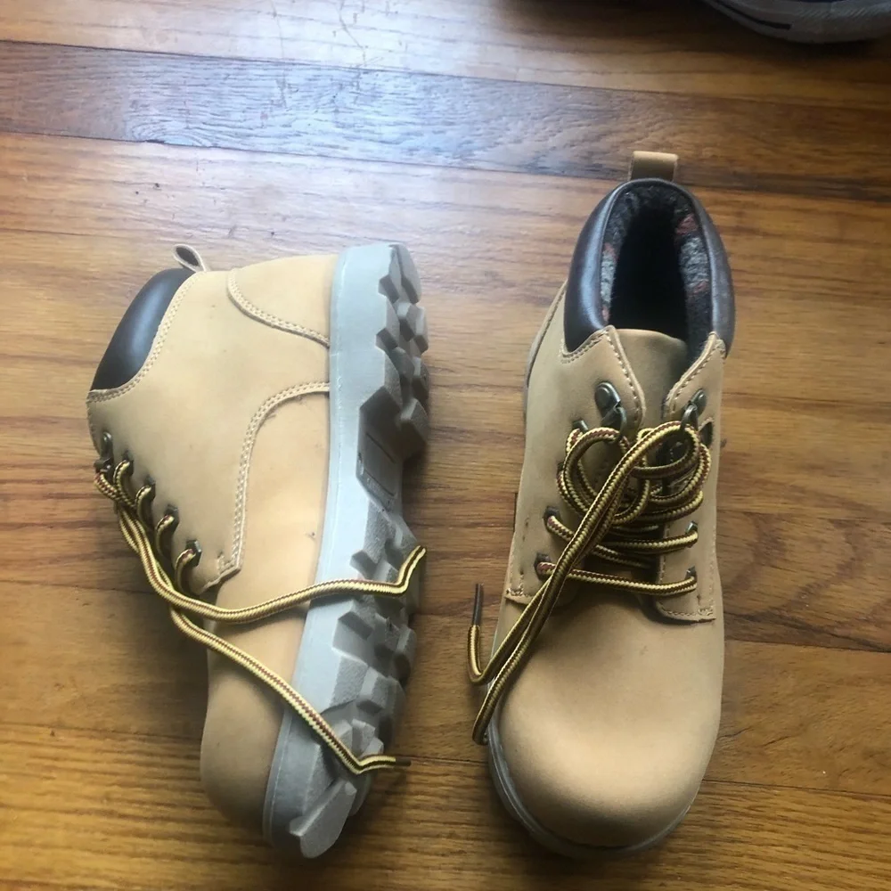 Boys Boots like New worn one time inside the house Size2/3